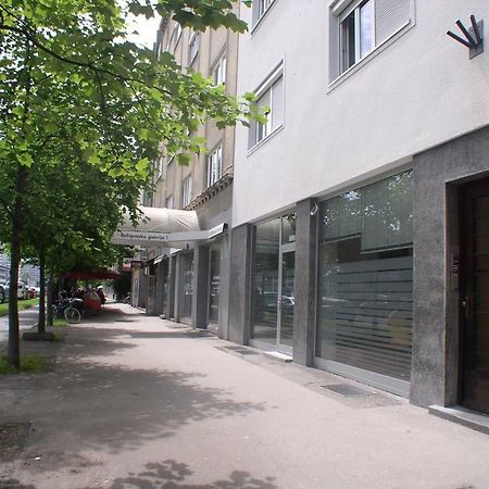 Apartment Red Square Любляна Екстериор снимка