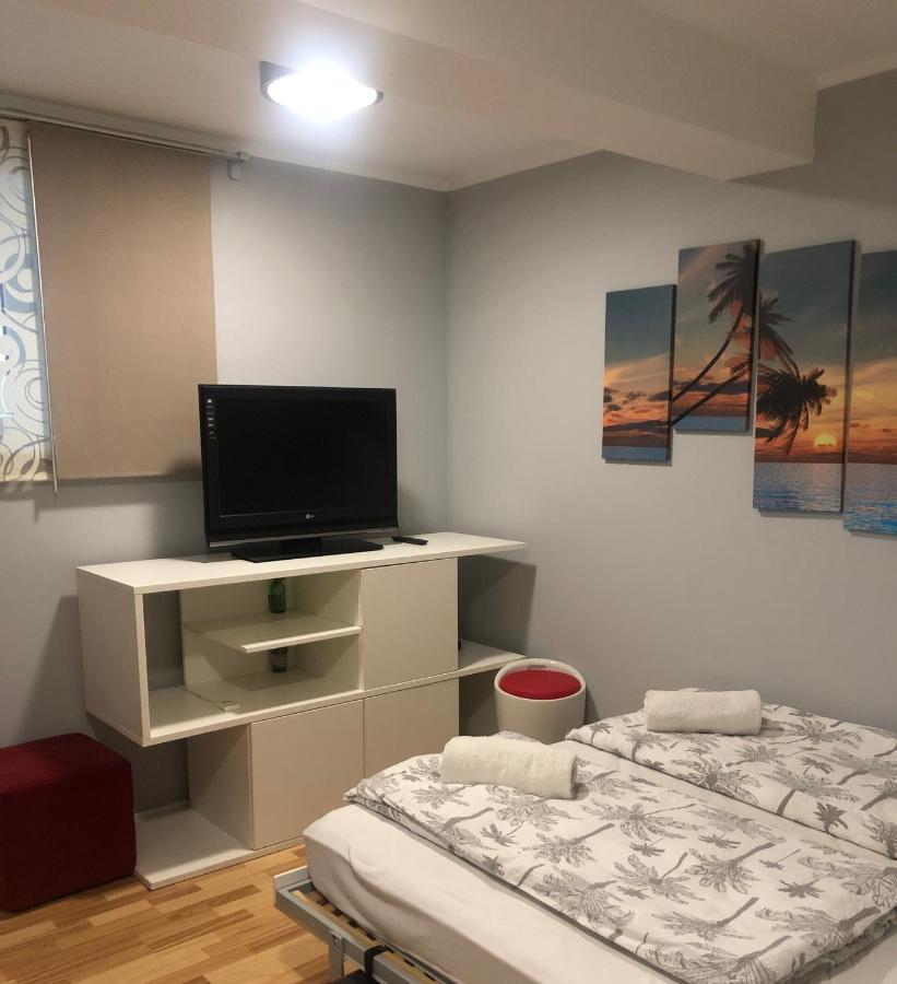 Apartment Red Square Любляна Екстериор снимка
